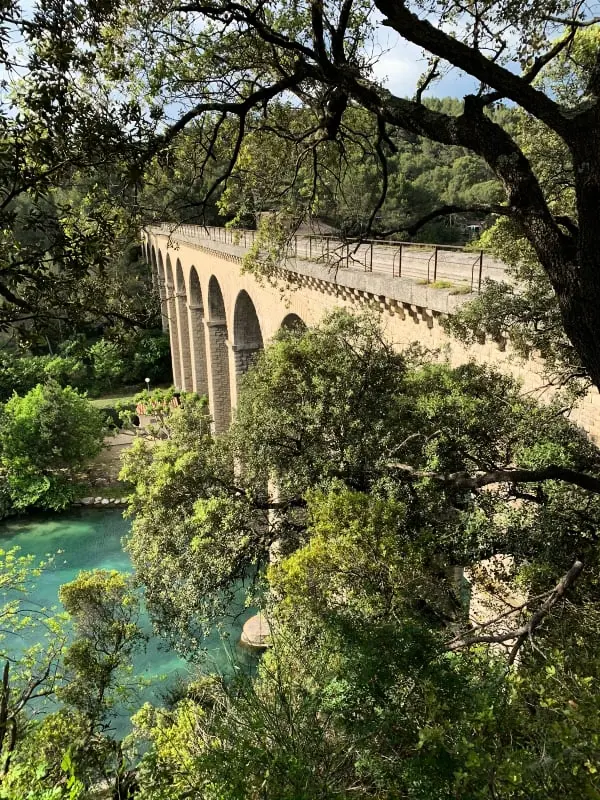 A Provence Napja alatt