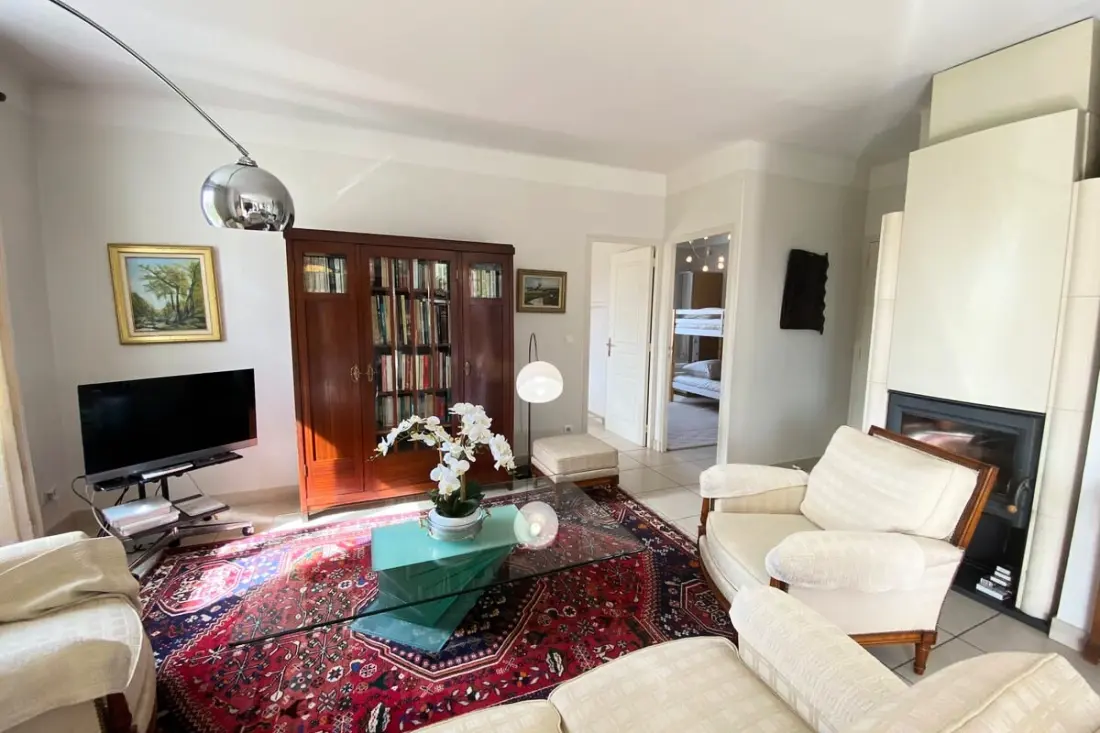 Családi Villa a kerttel és úszómedencével