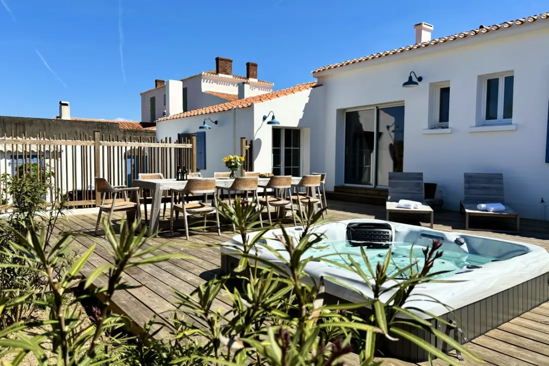 Villa Ker Tesson: Private Jacuzzi, Port 700m, Fisherman háza, 10 pers