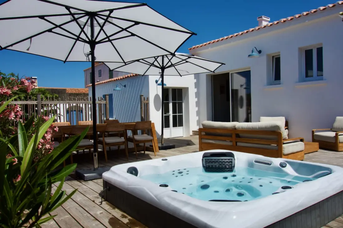 Villa Ker Tesson: Private Jacuzzi, Port 700m, Fisherman háza, 10 pers