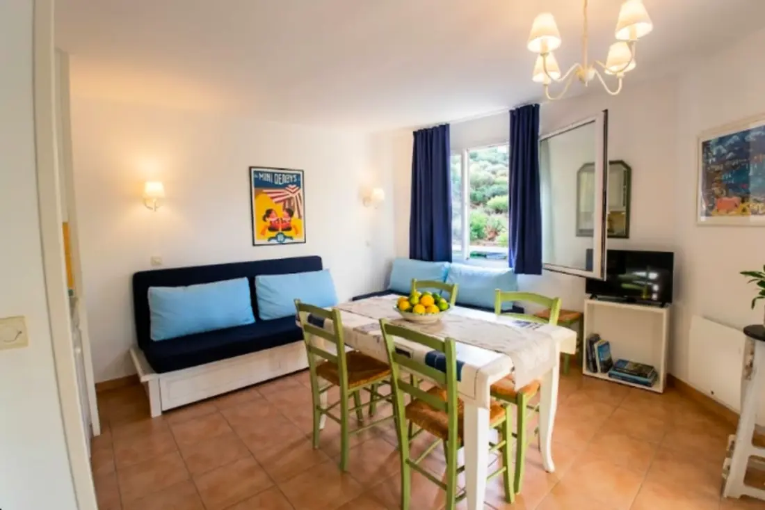 Apartman medencével és kert közelében