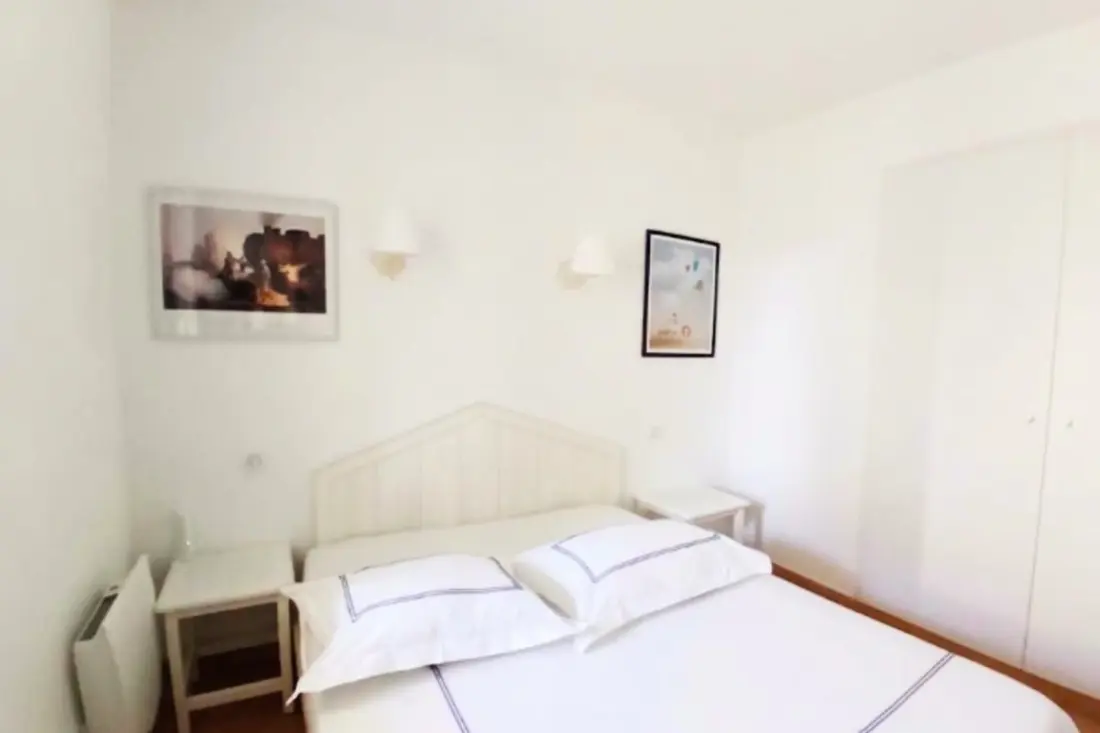 Apartman medencével és kert közelében