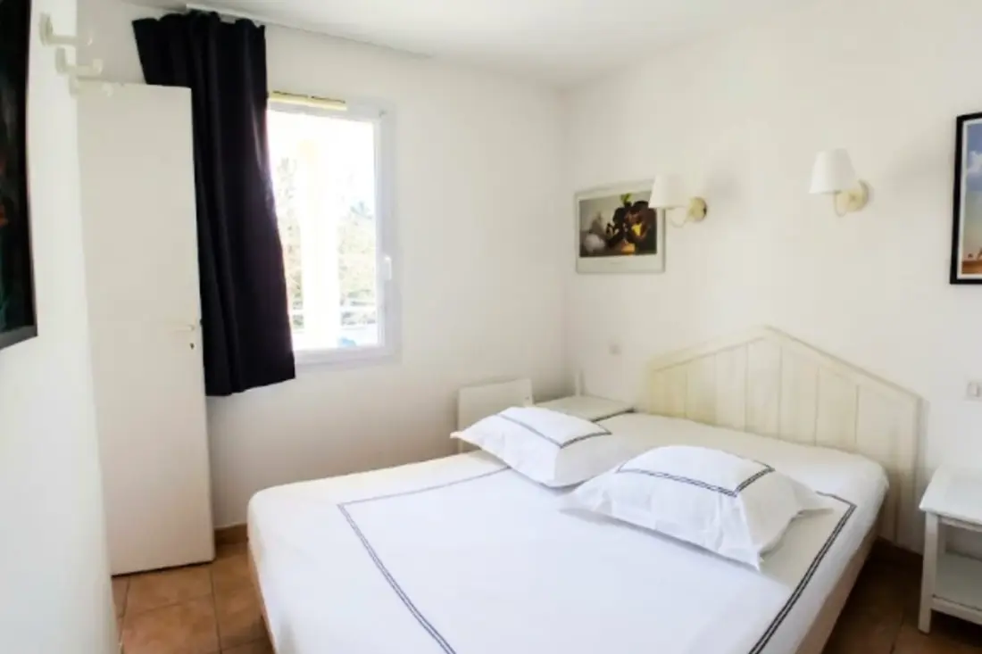 Apartman medencével és kert közelében