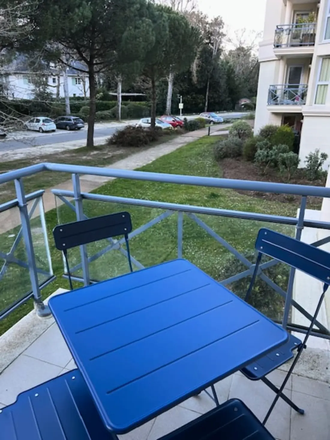 Apartman medencével és kert közelében