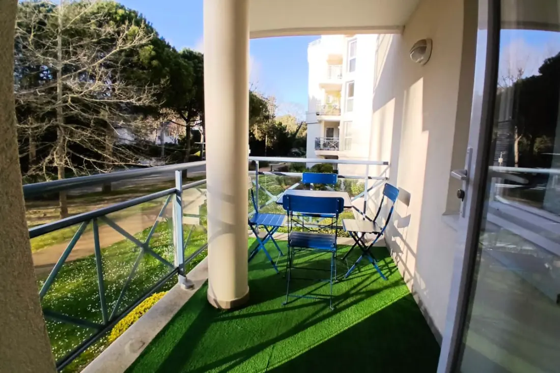Apartman medencével és kert közelében