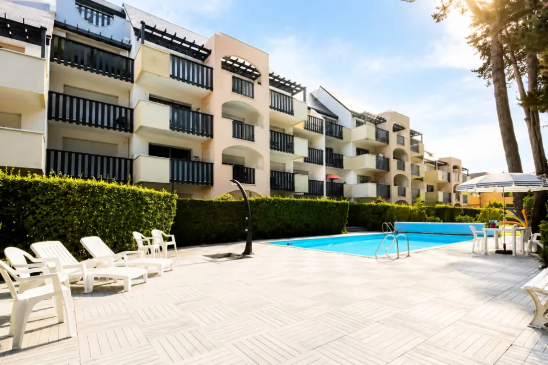 Úszómedence, 3 Balconies & Parking