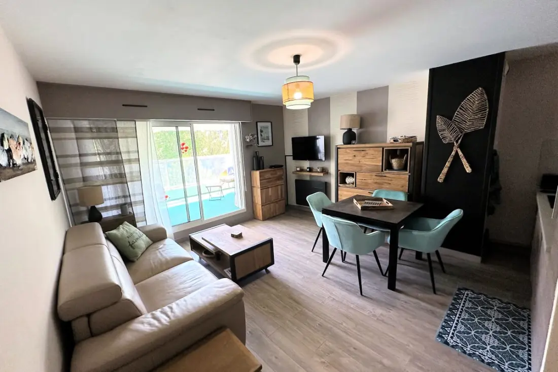 Szupercozy és elegáns a terasz és parkolás mellett