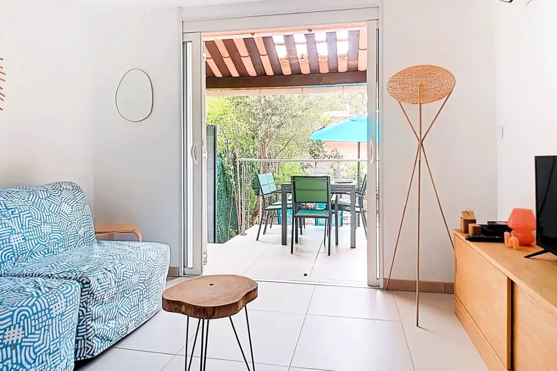 Apartment With Terrace Near De La Mer