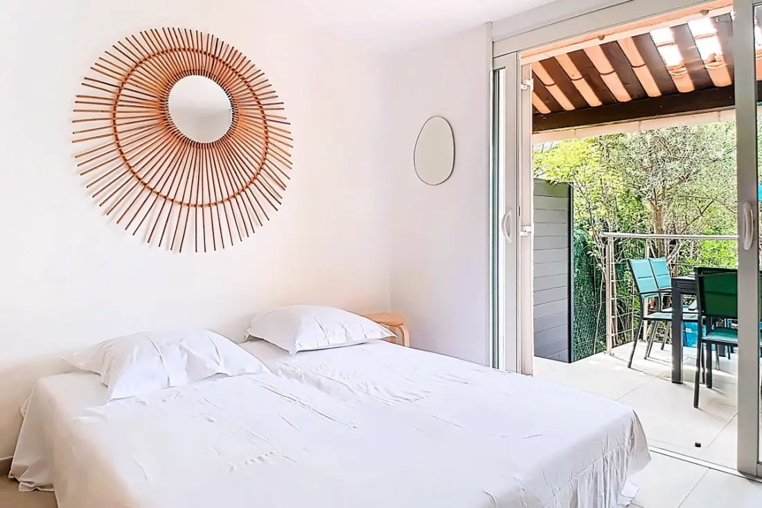 Apartment With Terrace Near De La Mer