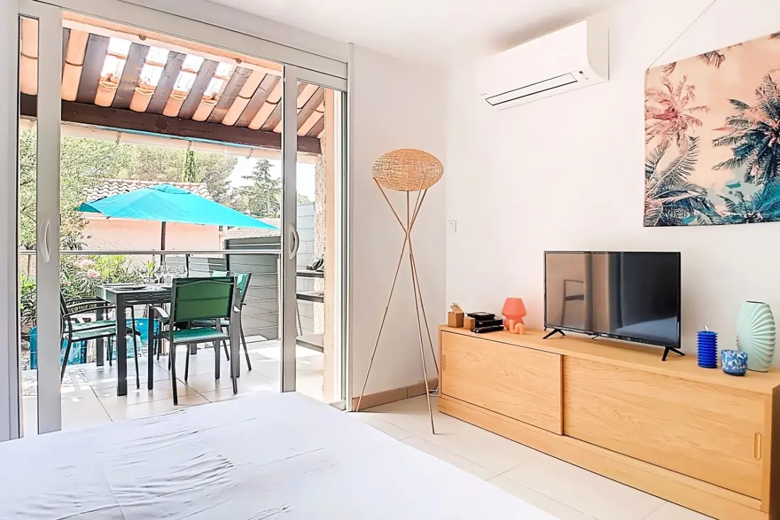 Apartment With Terrace Near De La Mer