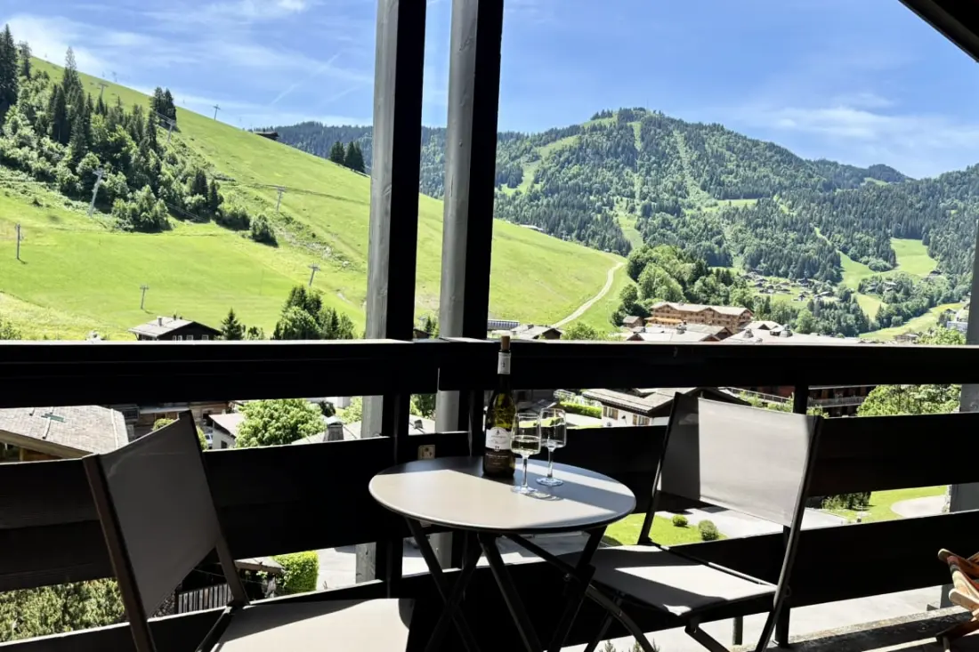 Apartman Balcony Facing Ski Trails