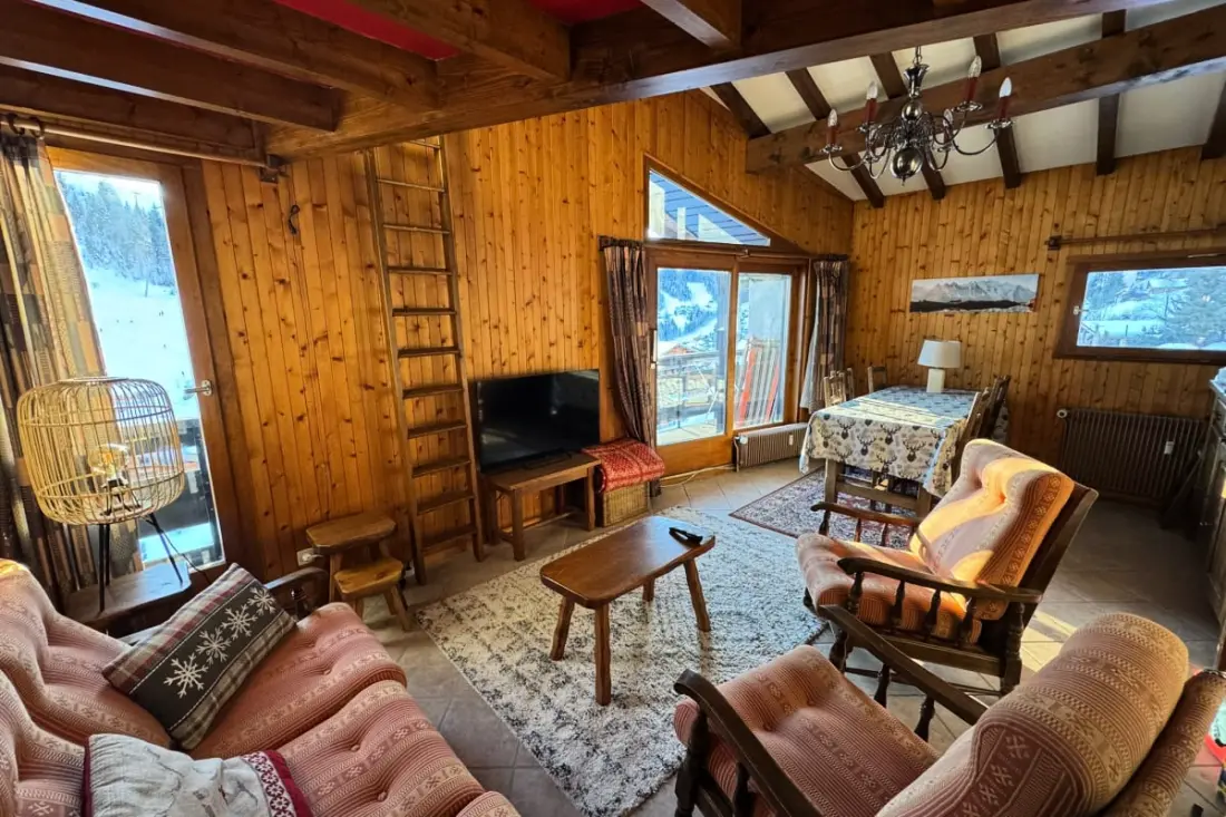 Apartman Balcony Facing Ski Trails