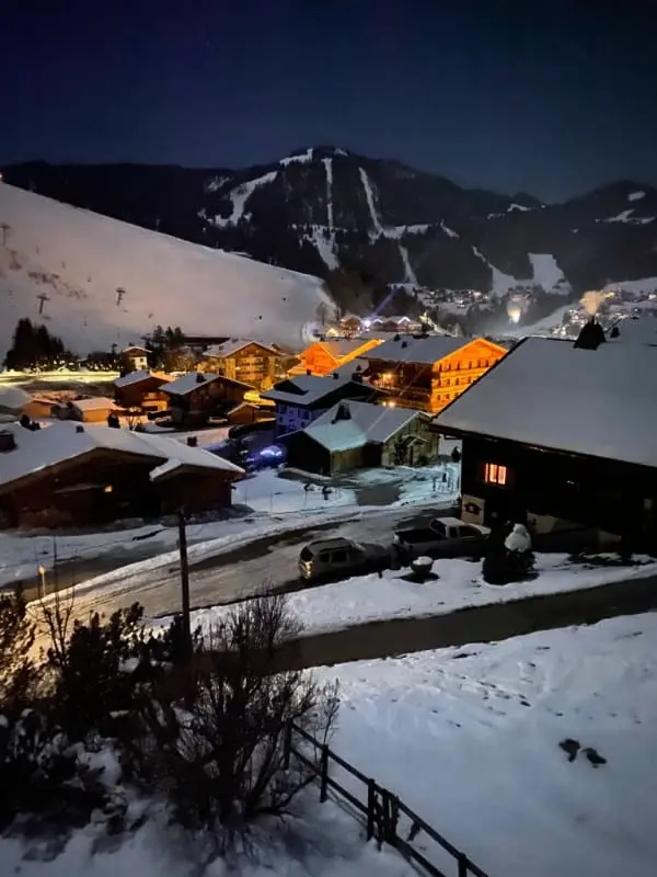 Apartman Balcony Facing Ski Trails