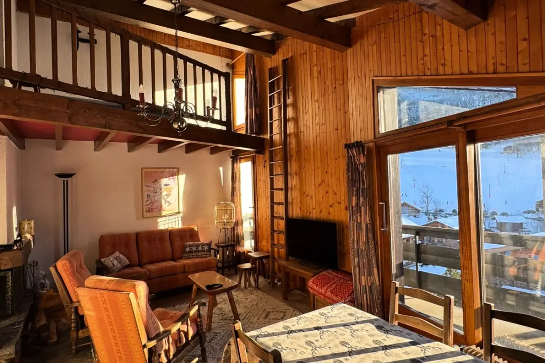 Apartman Balcony Facing Ski Trails