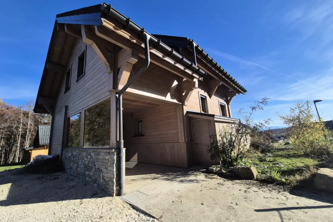Kivételes Chalet a La Féclazban – 4 hálószoba, 10 alvó