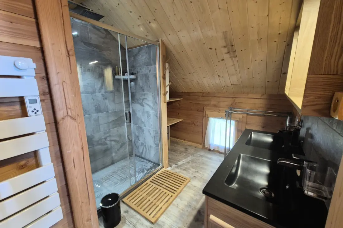 Kivételes Chalet a La Féclazban – 4 hálószoba, 10 alvó