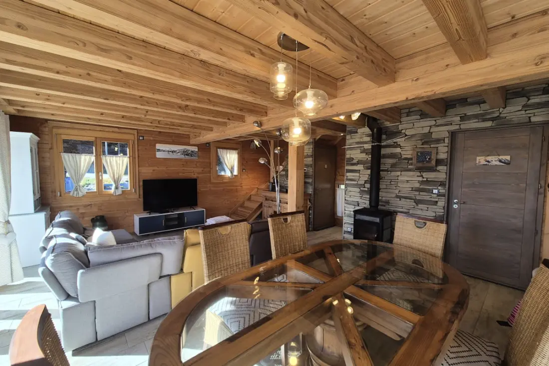 Kivételes Chalet a La Féclazban – 4 hálószoba, 10 alvó