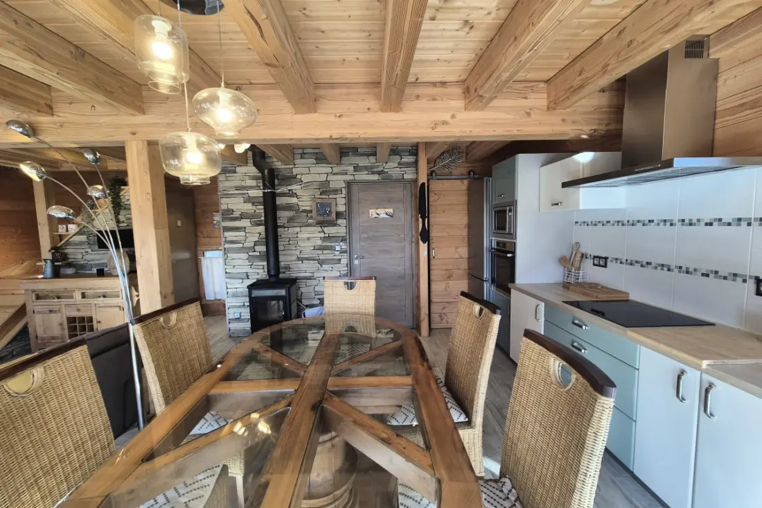 Kivételes Chalet a La Féclazban – 4 hálószoba, 10 alvó