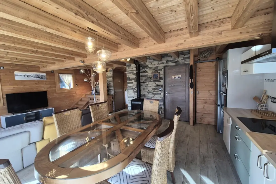 Kivételes Chalet a La Féclazban – 4 hálószoba, 10 alvó