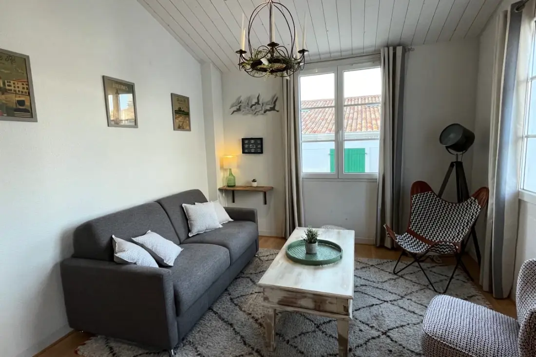 Sehr schönes Nest mit Terrasse im Dorf
