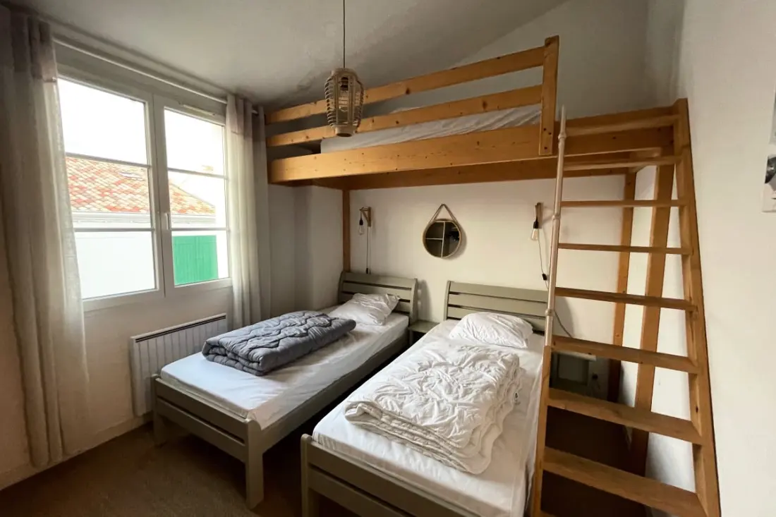 Sehr schönes Nest mit Terrasse im Dorf