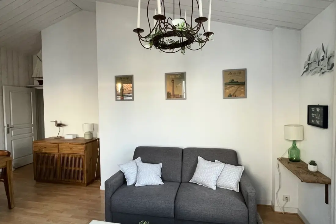 Sehr schönes Nest mit Terrasse im Dorf