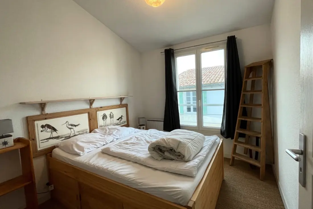 Sehr schönes Nest mit Terrasse im Dorf