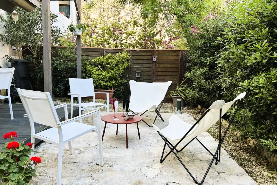 Apartment with Garden in La Garde