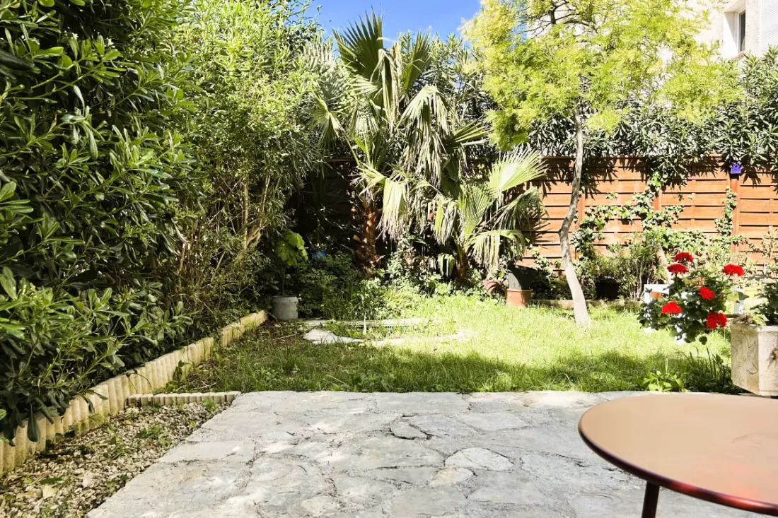 Apartment with Garden in La Garde