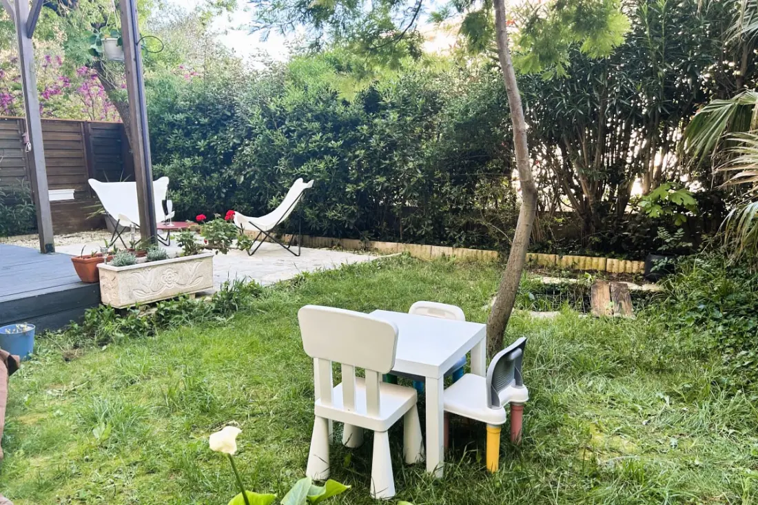 Apartment with Garden in La Garde