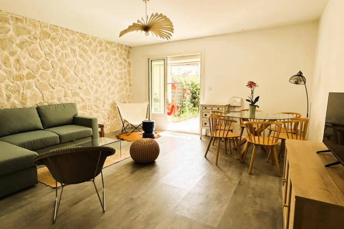 Apartment with Garden in La Garde