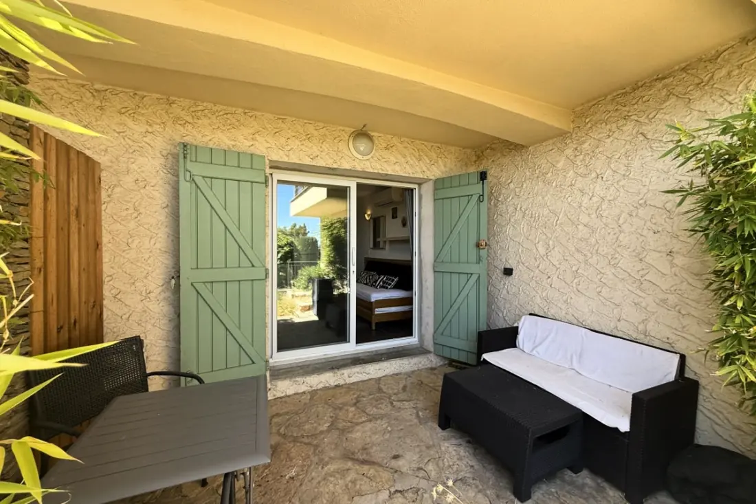 Studio Air-Conditioned With Terrace Calm - La Garde