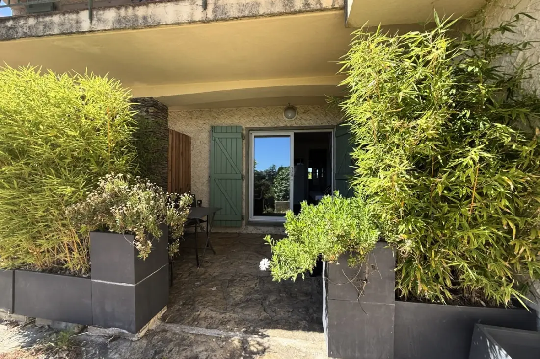 Studio Air-Conditioned With Terrace Calm - La Garde