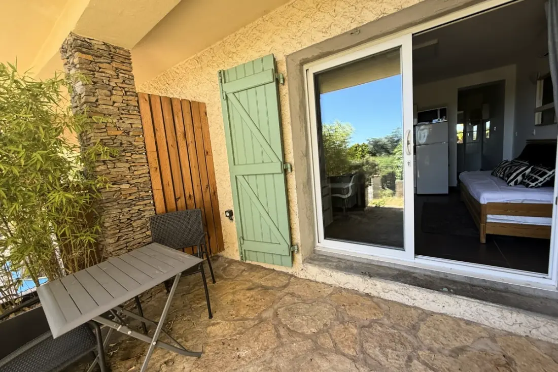 Studio Air-Conditioned With Terrace Calm - La Garde