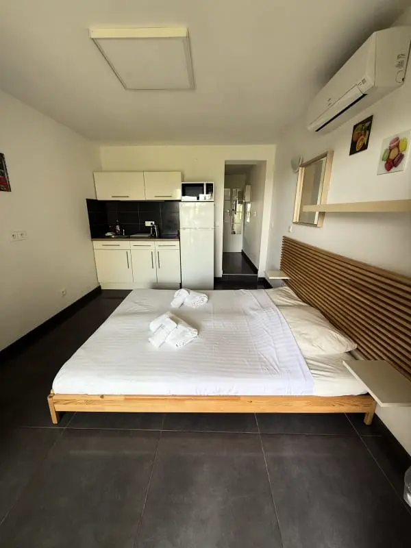 Studio Air-Conditioned With Terrace Calm - La Garde