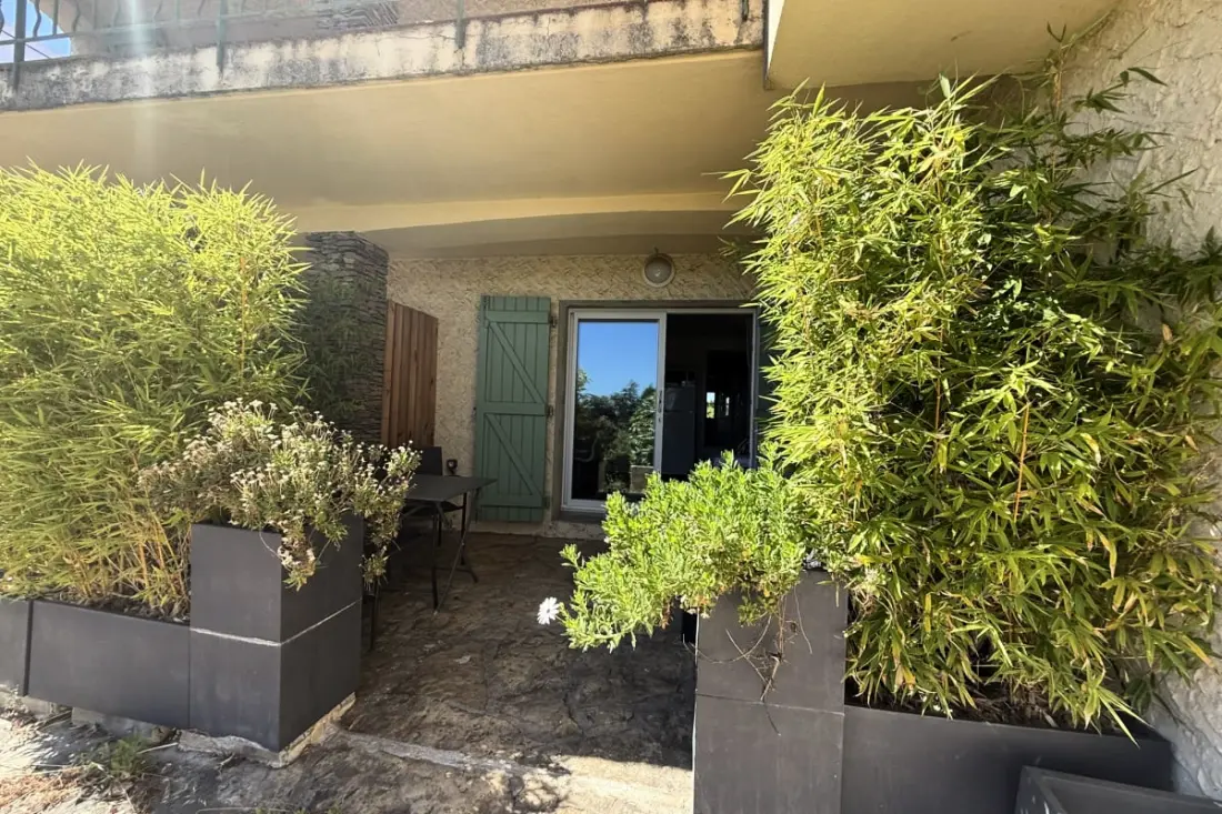 Studio Air-Conditioned With Terrace Calm - La Garde