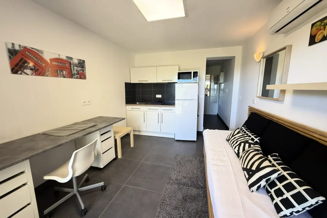 Studio Air-Conditioned With Terrace Calm - La Garde