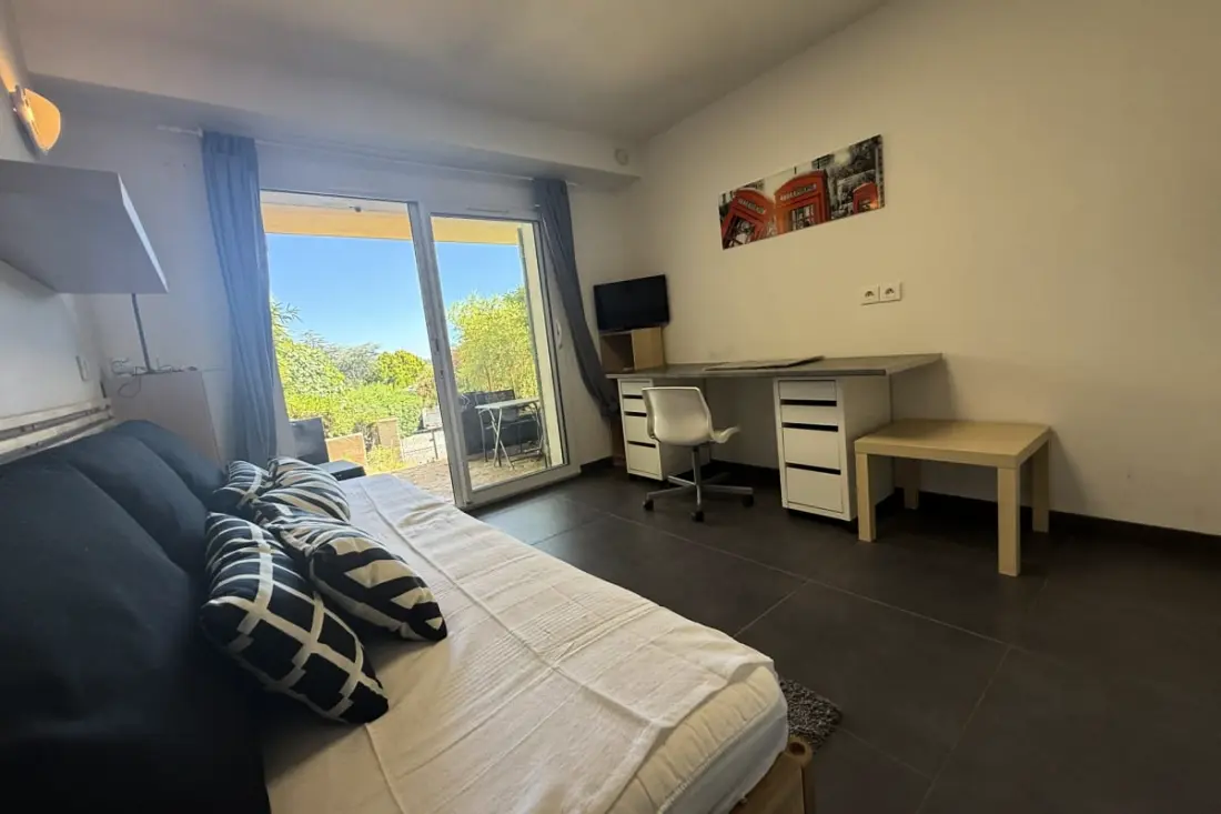 Studio Air-Conditioned With Terrace Calm - La Garde