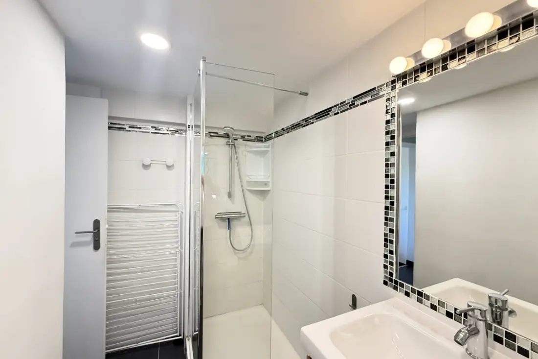 Studio Air-Conditioned With Terrace Calm - La Garde