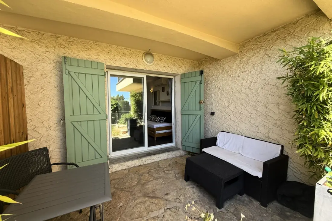 Studio Air-Conditioned With Terrace Calm - La Garde