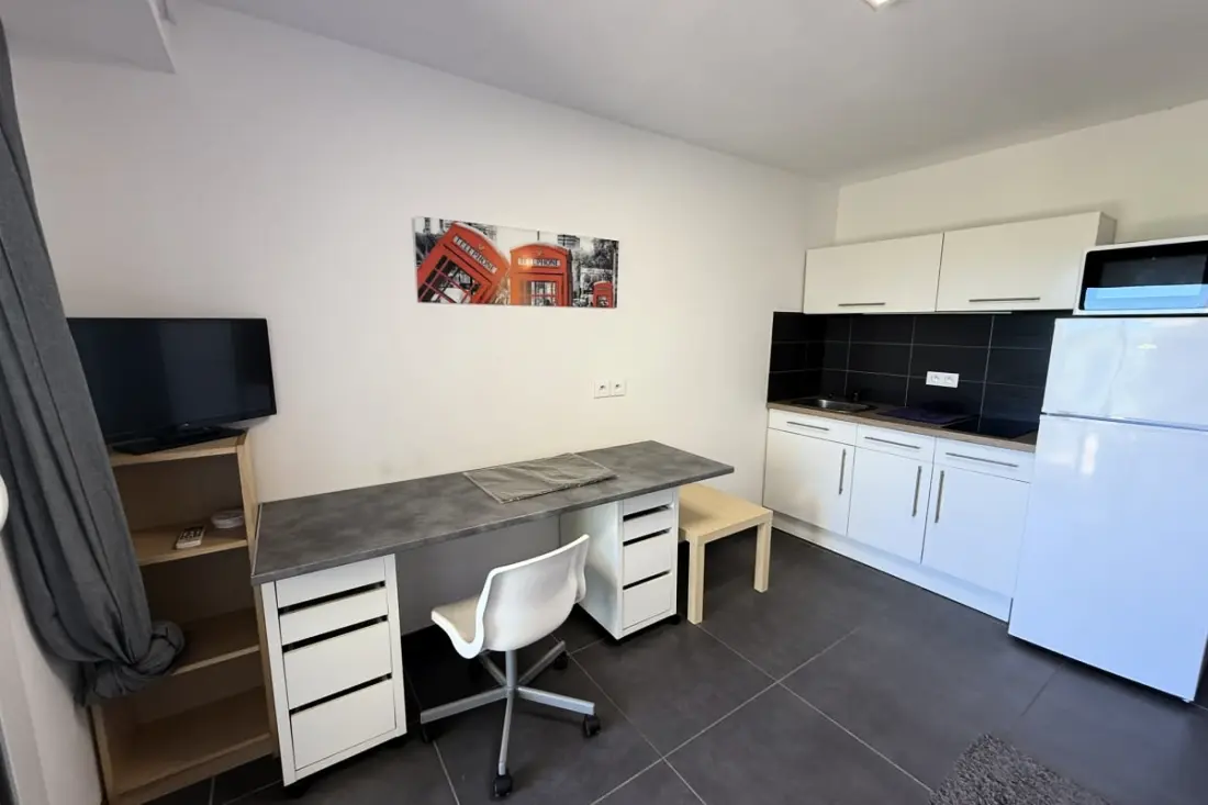 Studio Air-Conditioned With Terrace Calm - La Garde