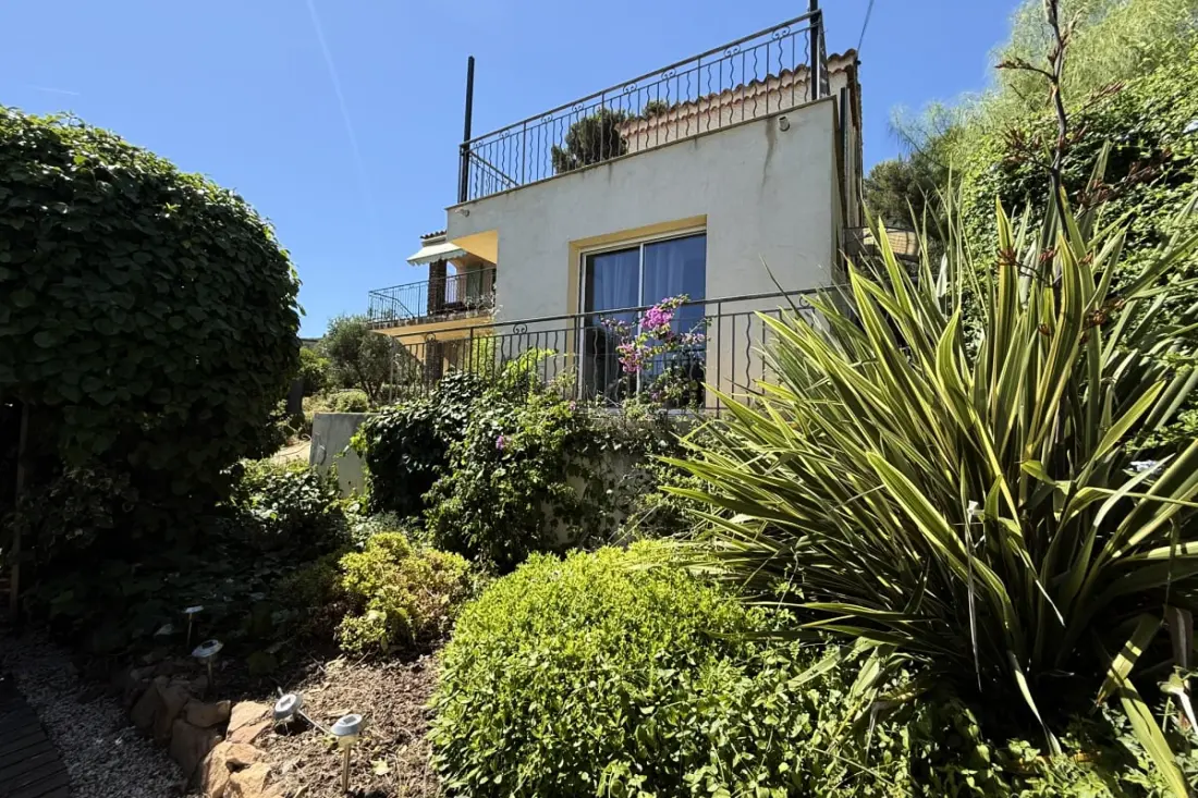 Studio Air-Conditioned With Terrace Calm - La Garde