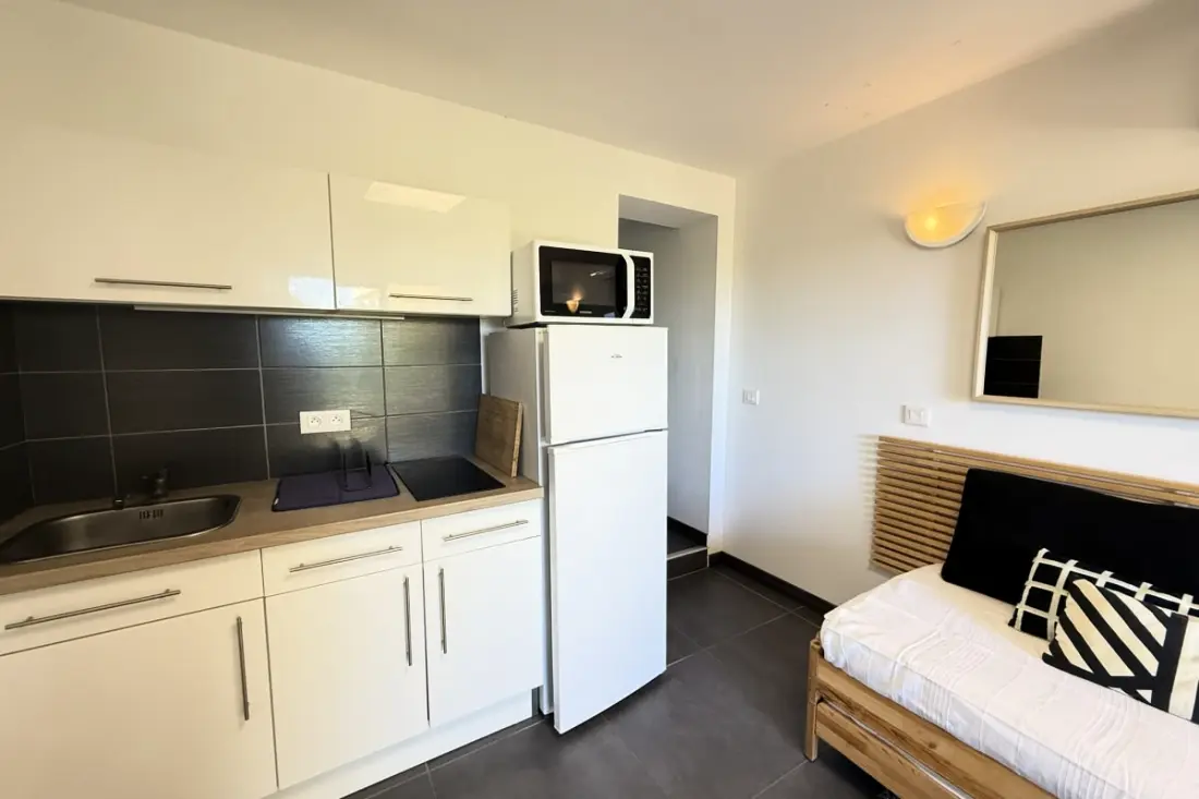 Studio Air-Conditioned With Terrace Calm - La Garde