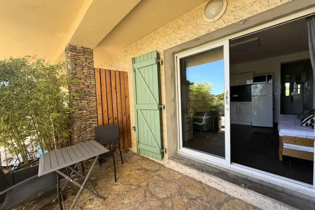Studio Air-Conditioned With Terrace Calm - La Garde