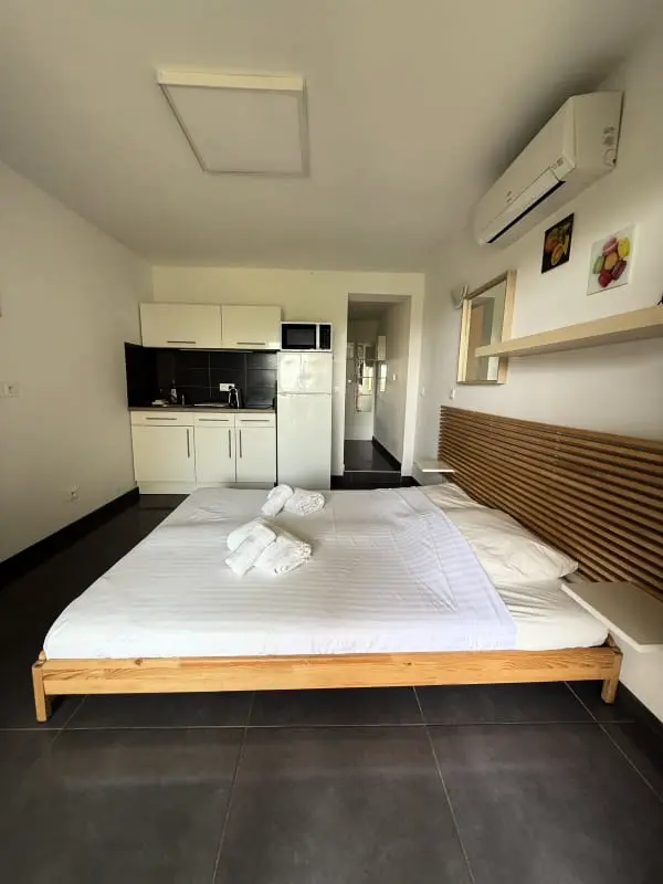 Studio Air-Conditioned With Terrace Calm - La Garde
