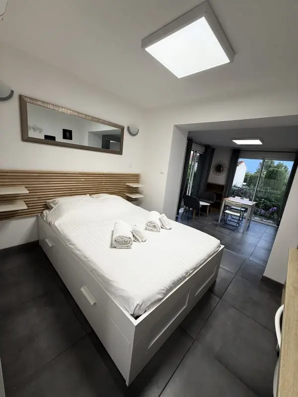 Studio Cosy In Villa, Air-Conditioned, Terrace - The Guard