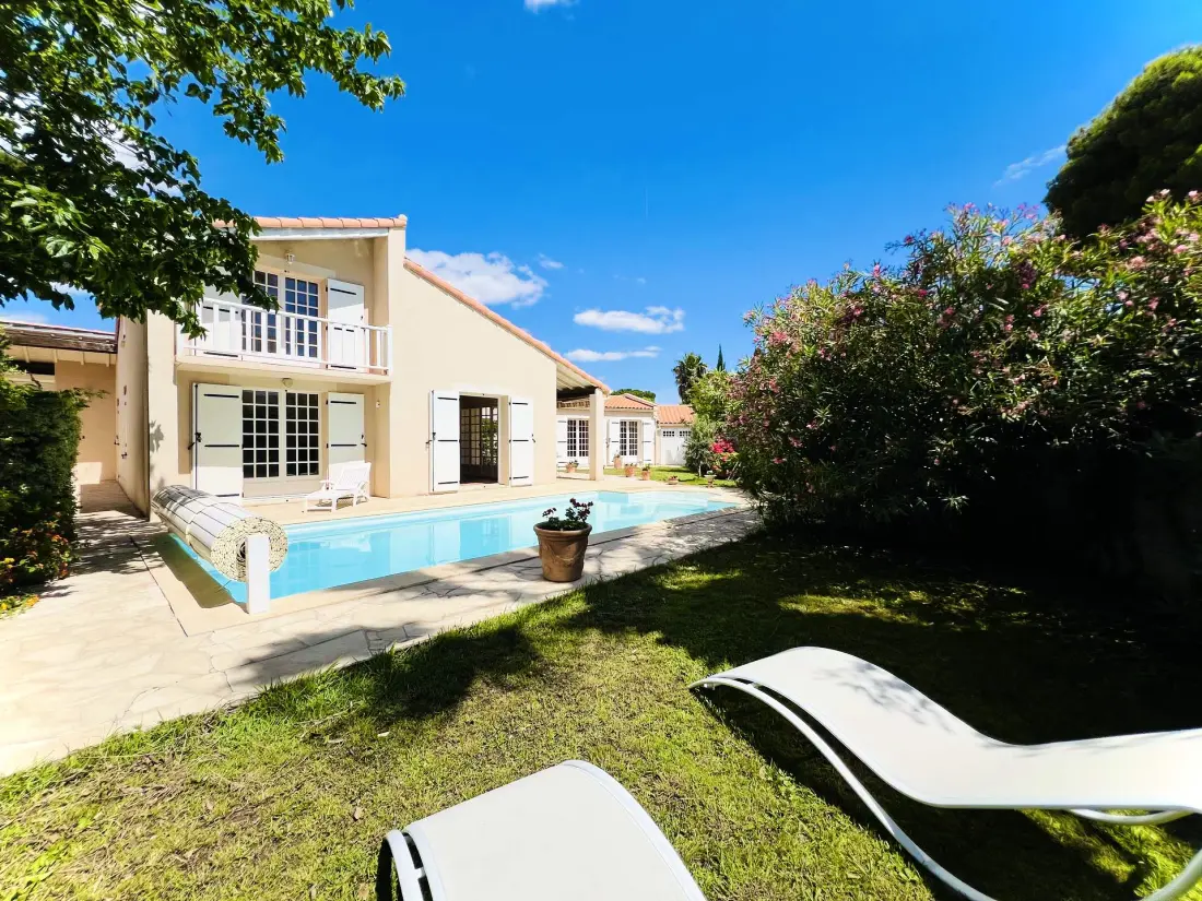 Napraforgó villa