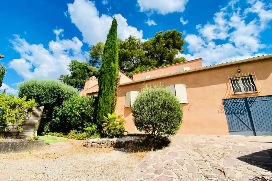 Villa Verdoyante - Charme Provençal, Jardin Arboré és Piscine à La Motte