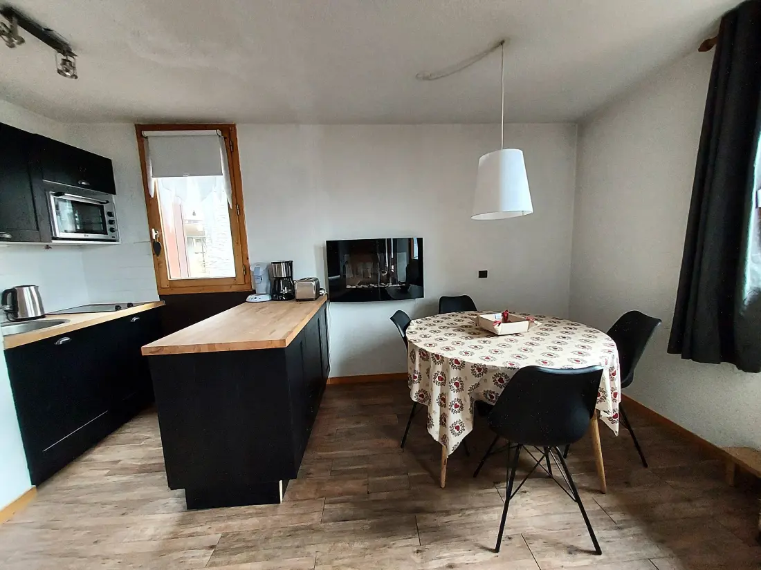 Le Trompe Residence Eye