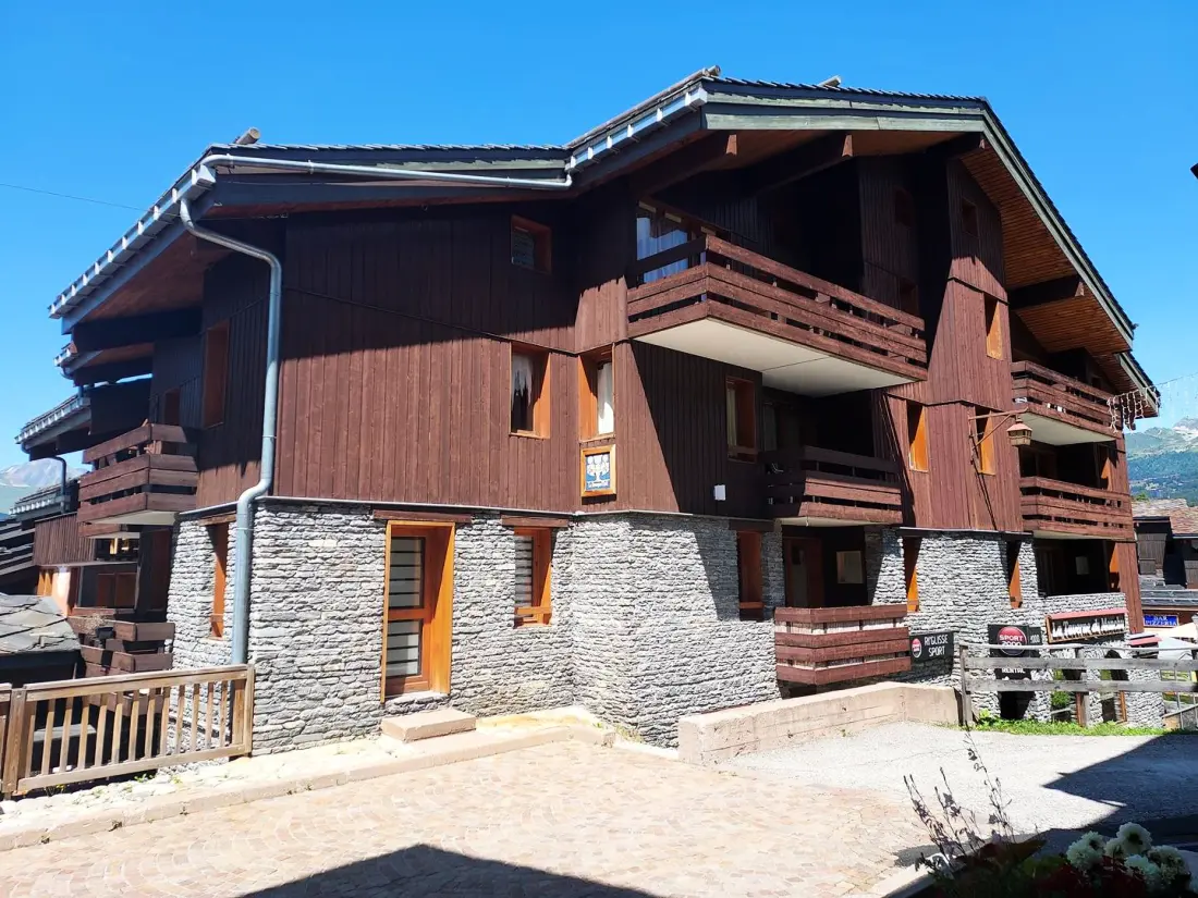 Le Trompe Residence Eye